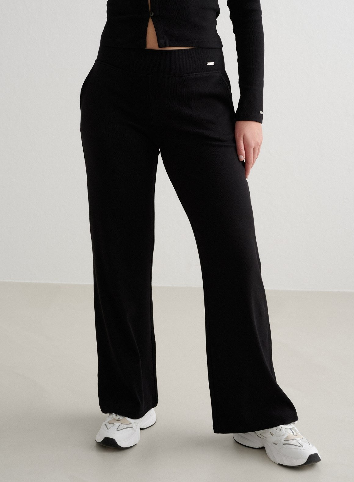 Black Ease Ribbed Wide Pants – AIM'N