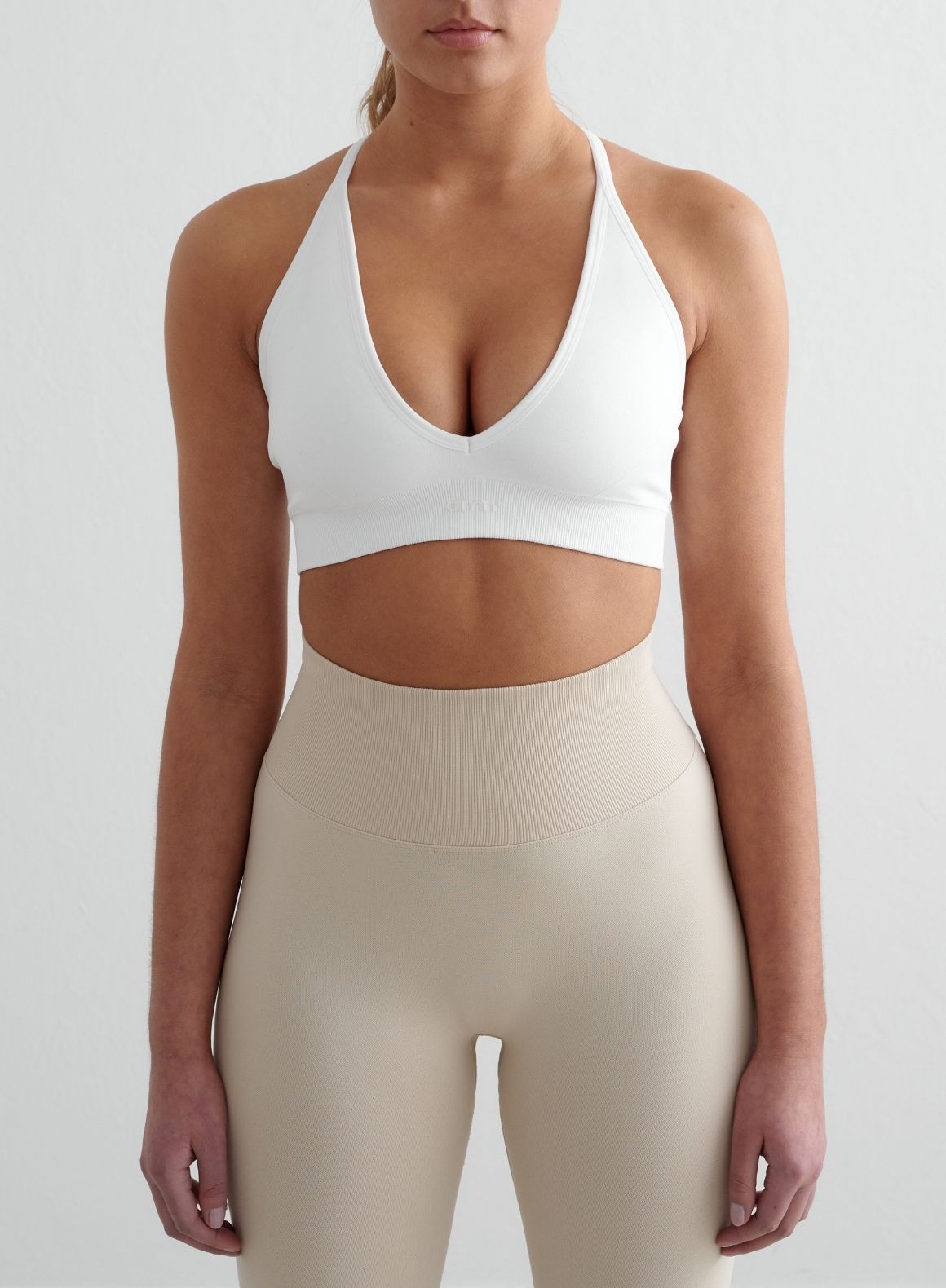 White Shape Seamless Cross Back Bra – AIM'N