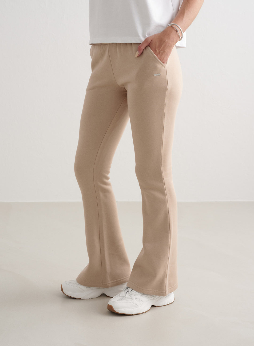 Beige Flare Sweatpants – AIM'N