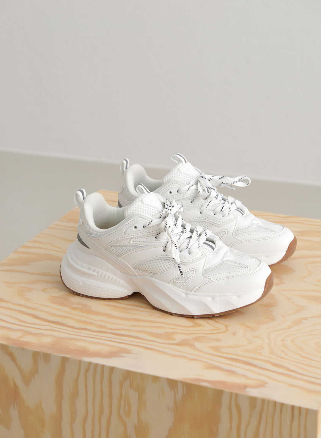 All White Athena 100 – AIM'N