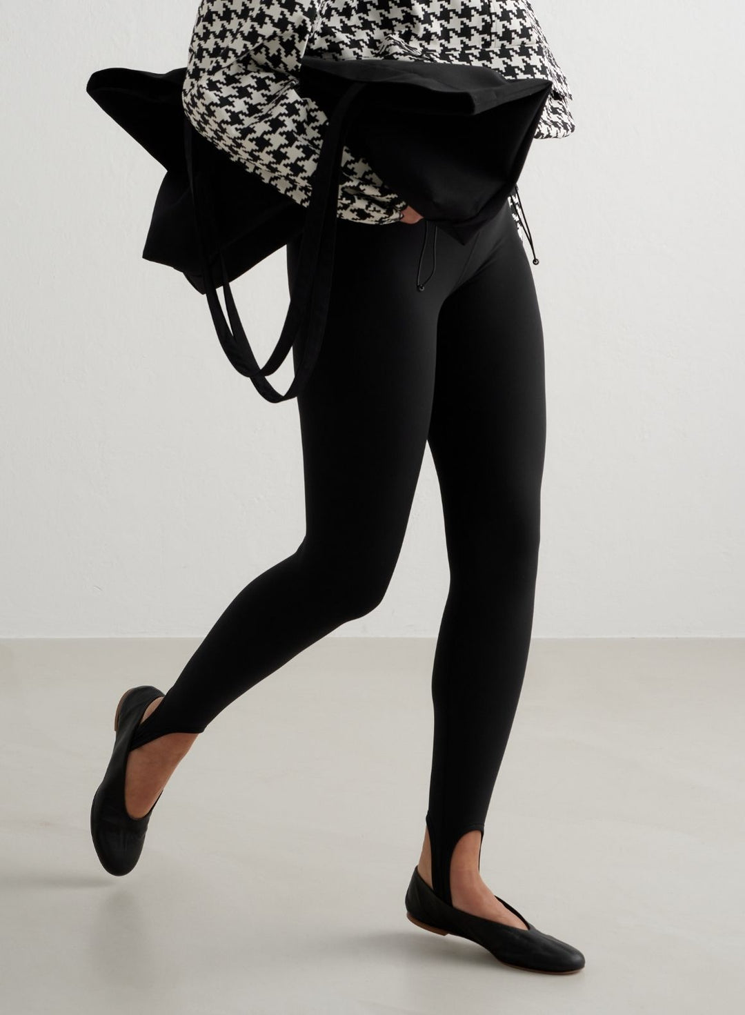 Black Sense Stirrup Tights – AIM'N