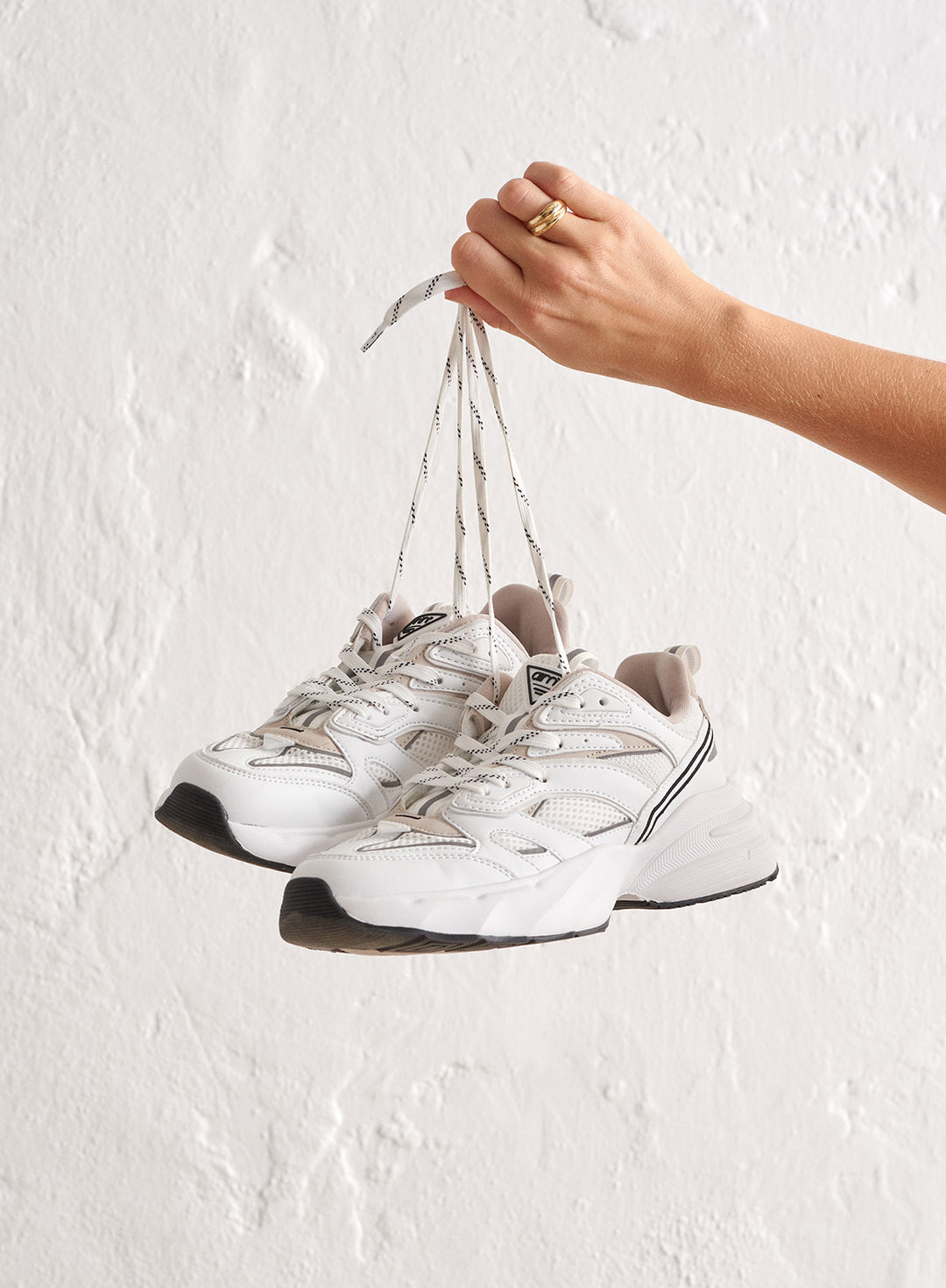 White Athena 100 – AIM'N