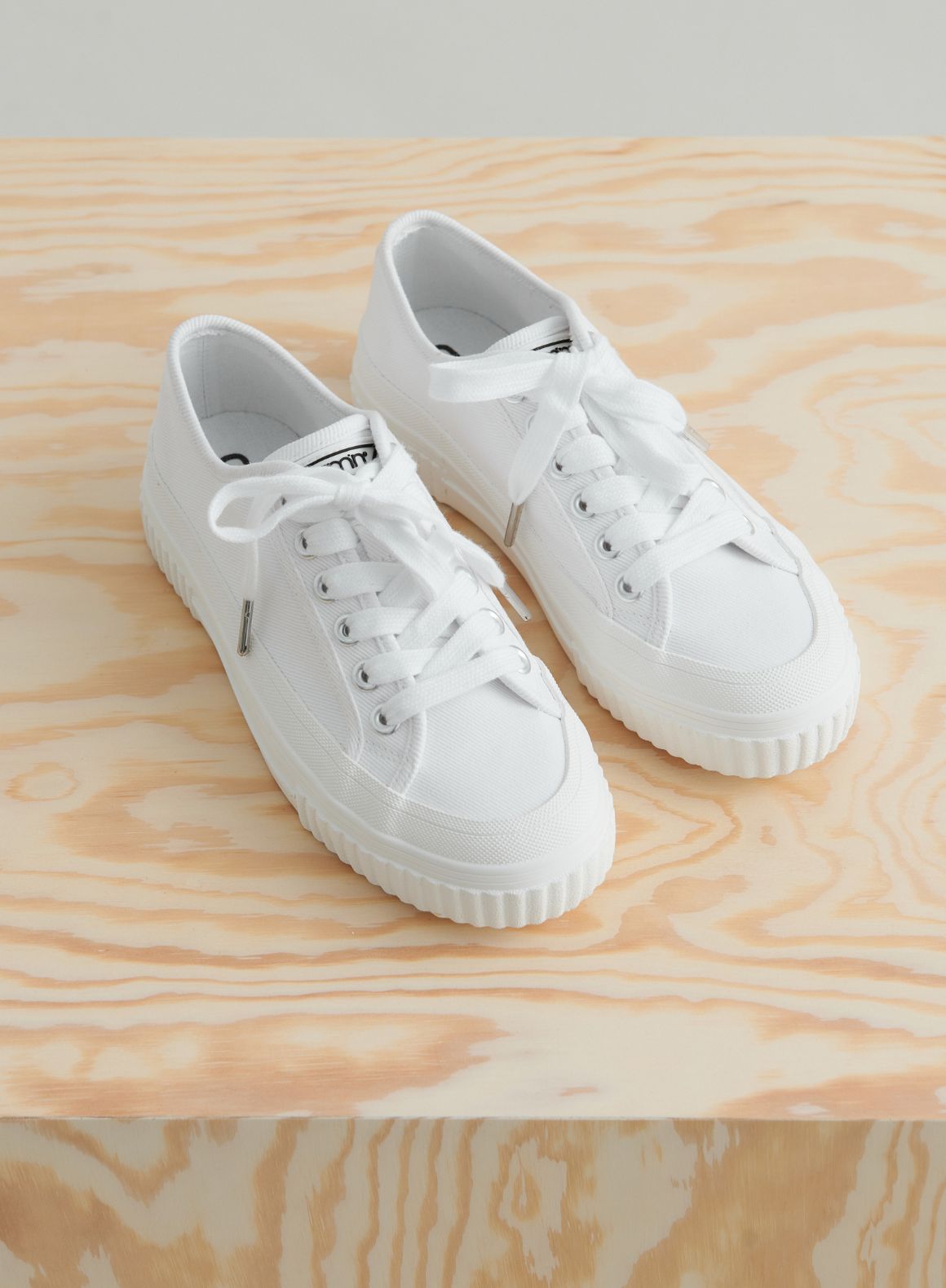 Canvas Sneakers: The Ultimate Guide to Style and Comfort