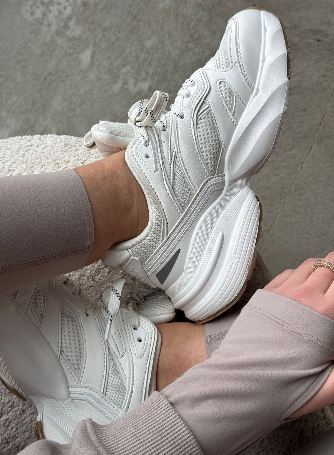 All White Athena 100 – AIM'N