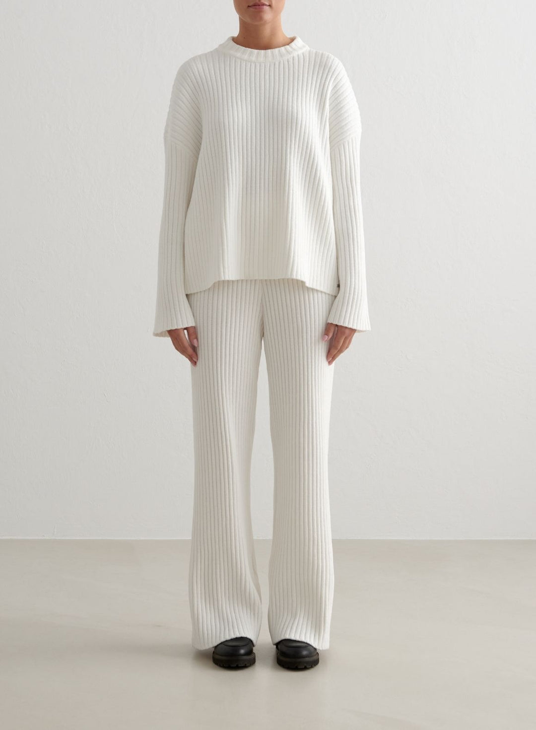 Almond White Rib Knit Sweater & Pants Set – AIM'N