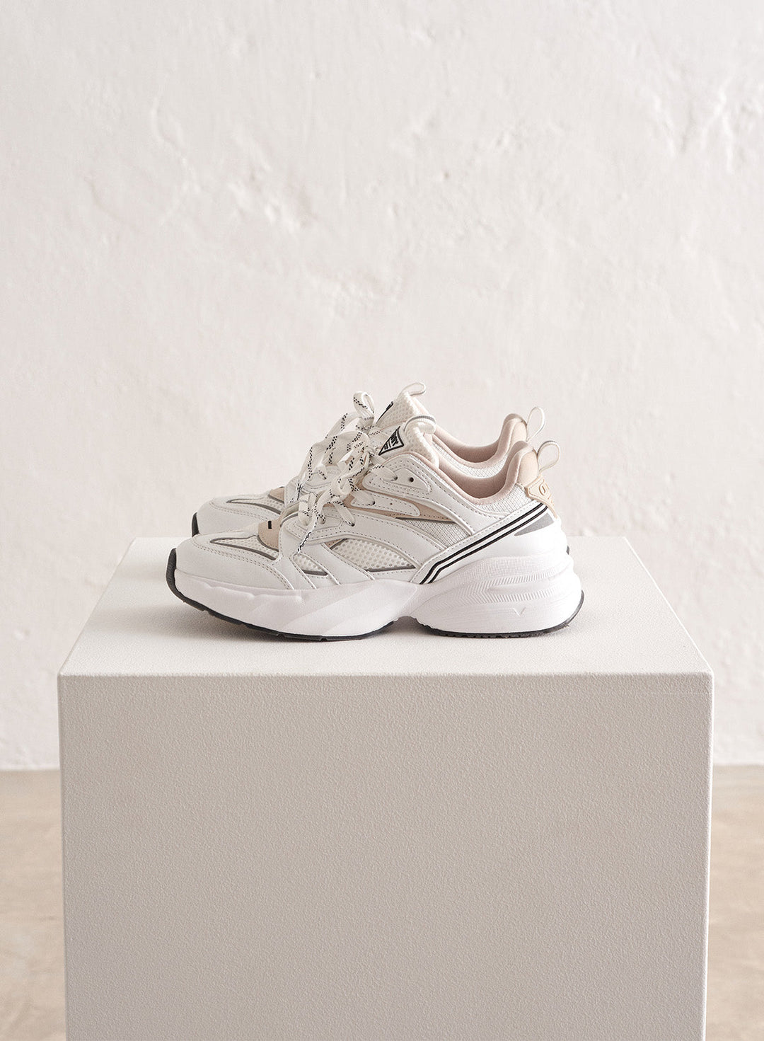 White Athena 100 – AIM'N