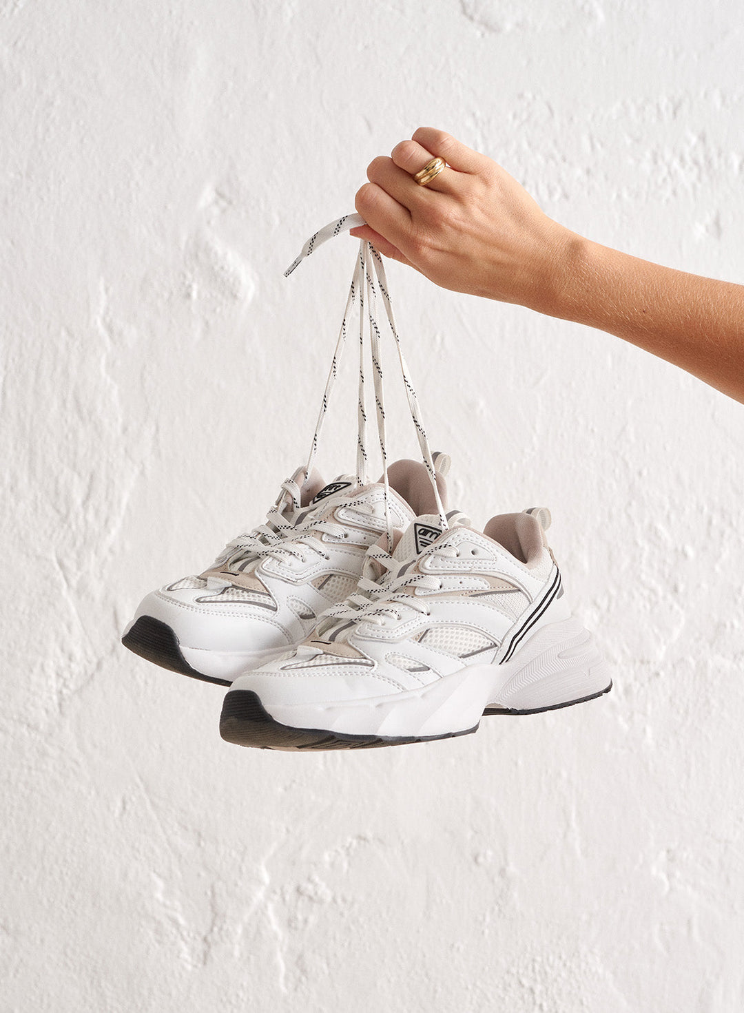 White Athena 100 – AIM'N