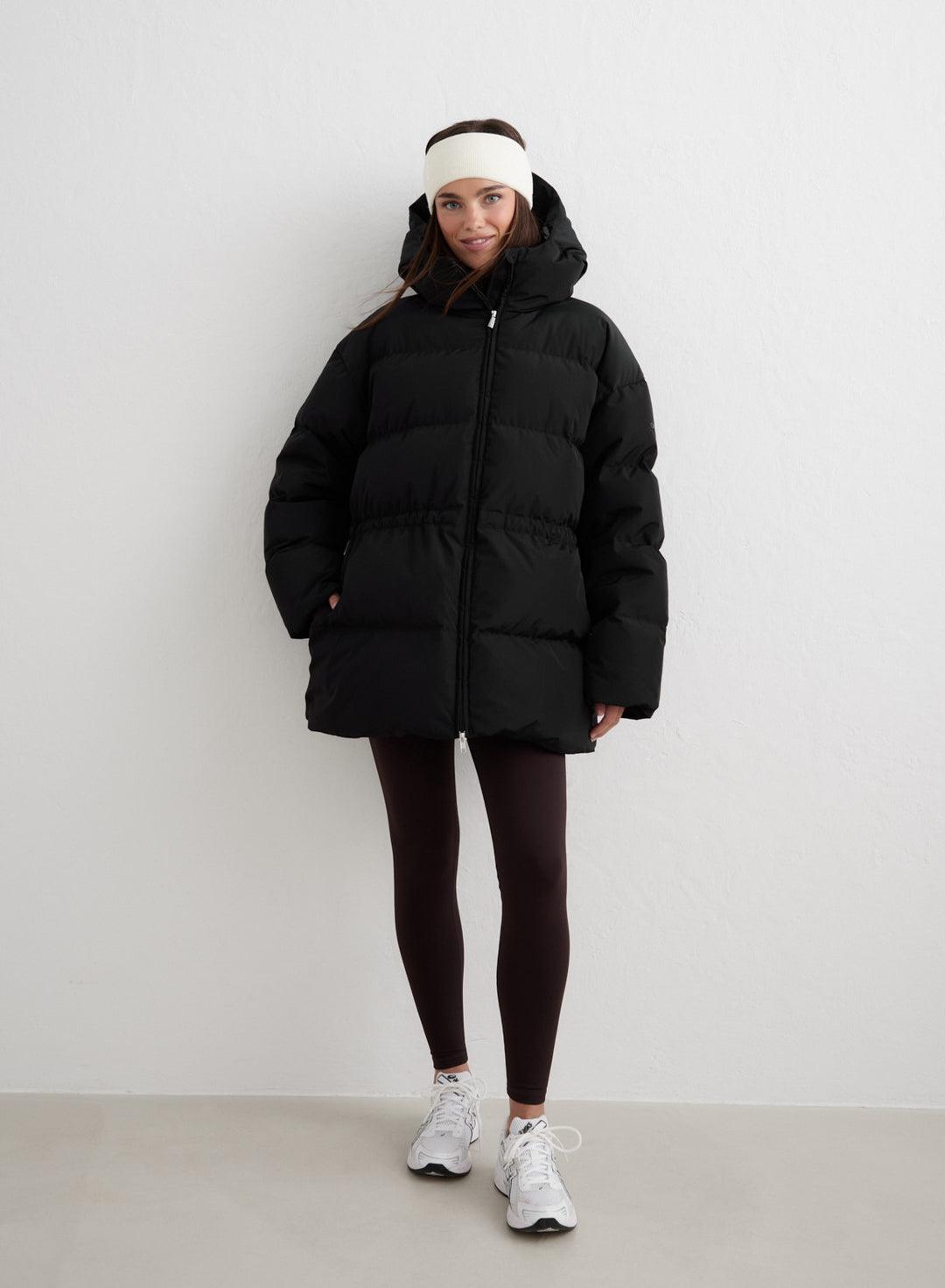 black-moment-puffer-jacket_02-