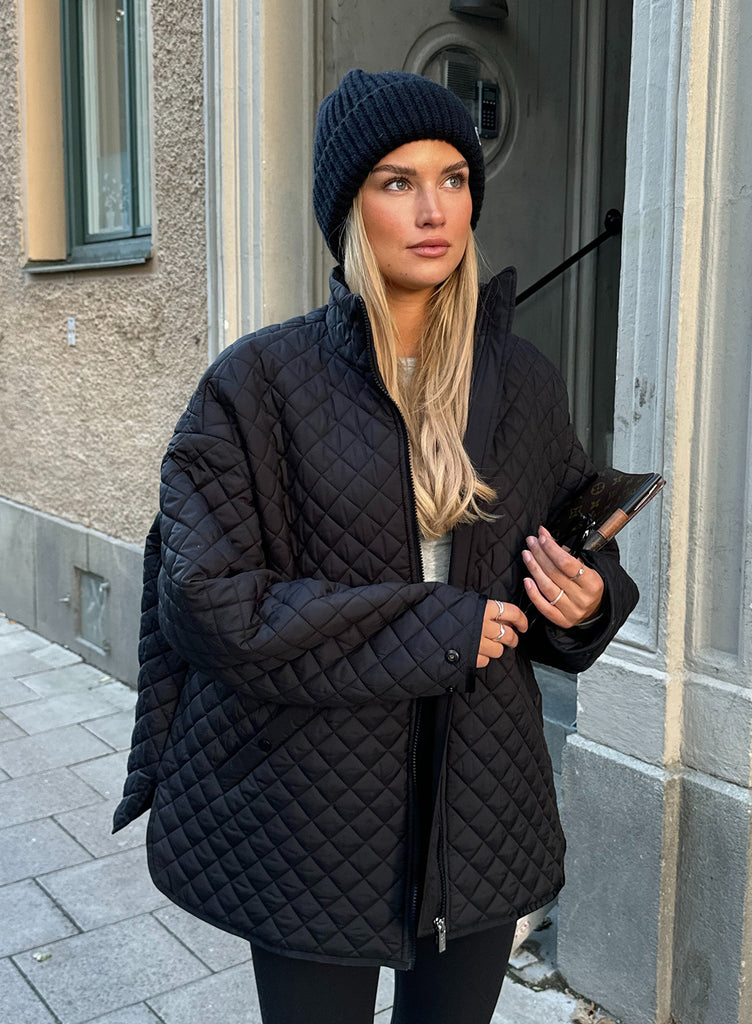 black-oversized-quilted-jacket