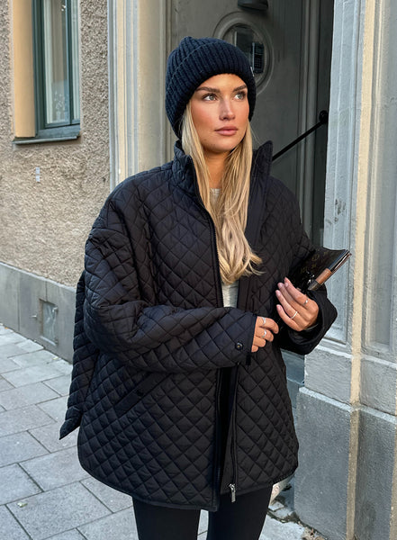 Black Oversized Quilted Jacket – AIM'N